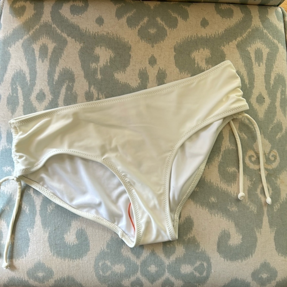 Side tie bikini bottom
